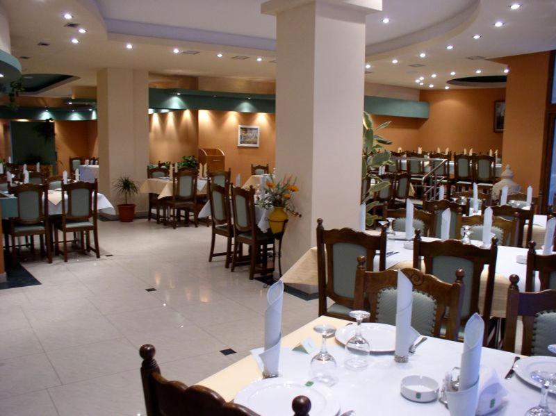 Rex Hotel Tulcea Buitenkant foto