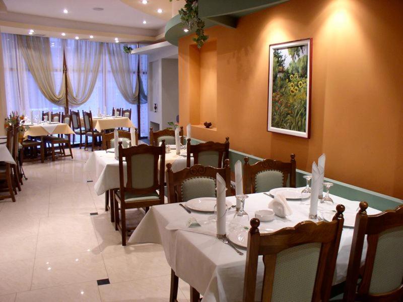Rex Hotel Tulcea Buitenkant foto