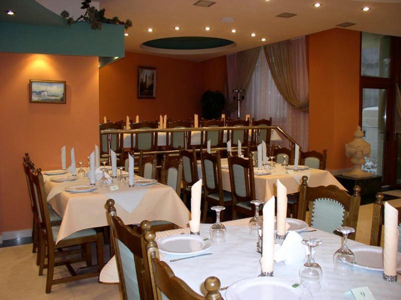 Rex Hotel Tulcea Buitenkant foto
