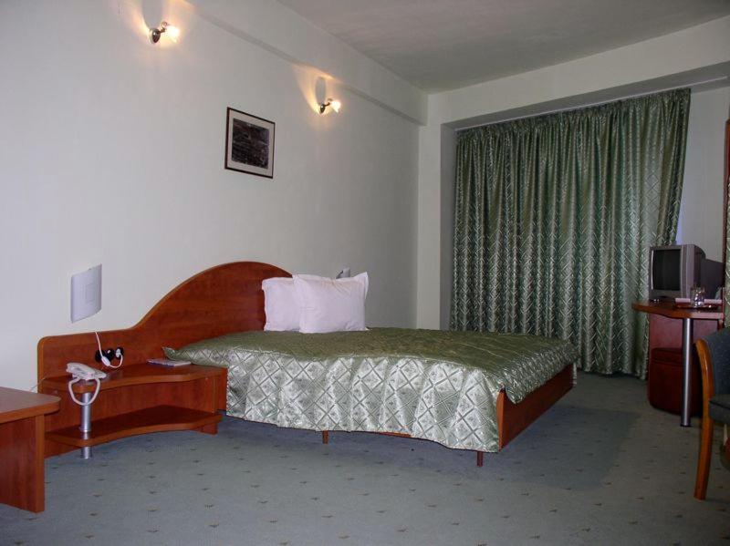 Rex Hotel Tulcea Buitenkant foto