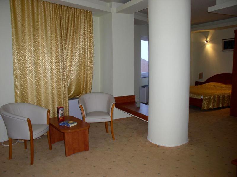 Rex Hotel Tulcea Buitenkant foto