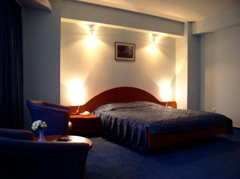 Rex Hotel Tulcea Buitenkant foto