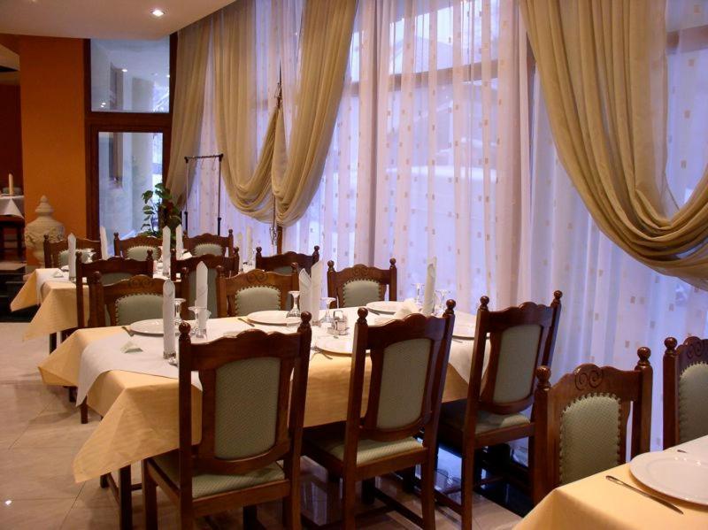 Rex Hotel Tulcea Buitenkant foto