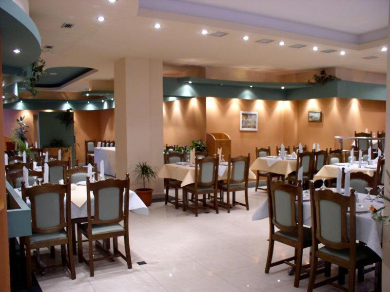 Rex Hotel Tulcea Buitenkant foto