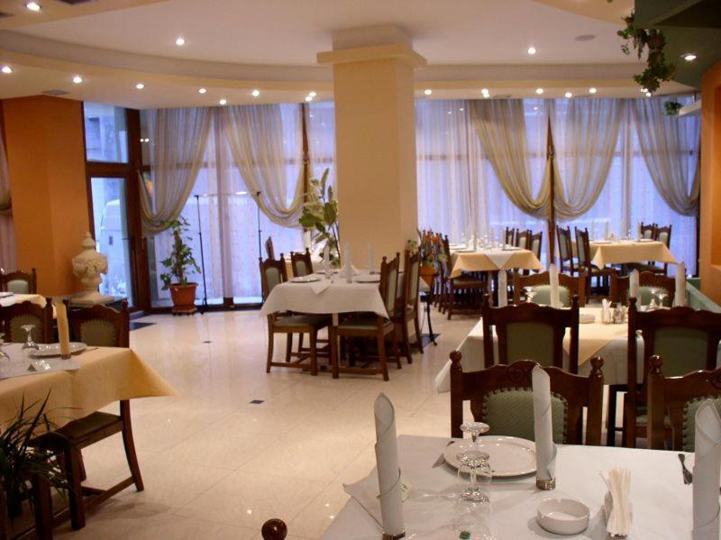 Rex Hotel Tulcea Buitenkant foto